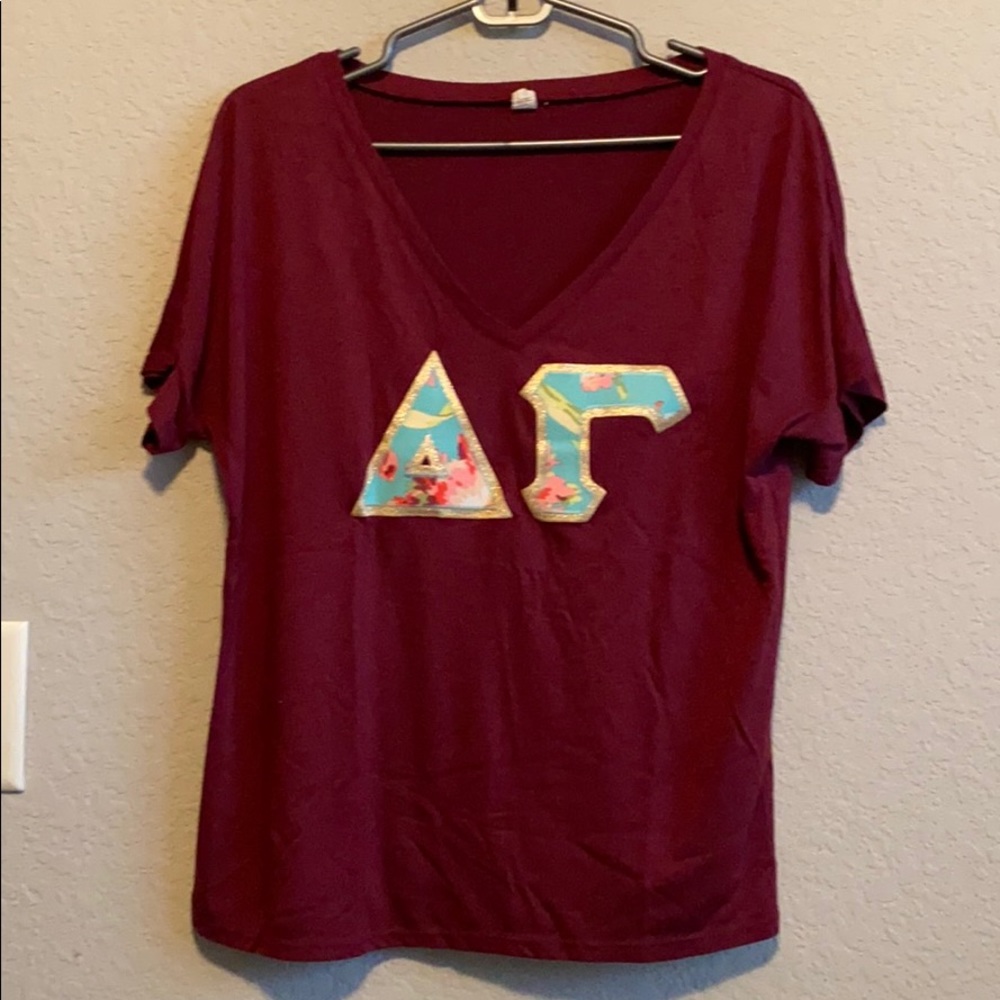 Delta gamma Bella v neck T-shirt M